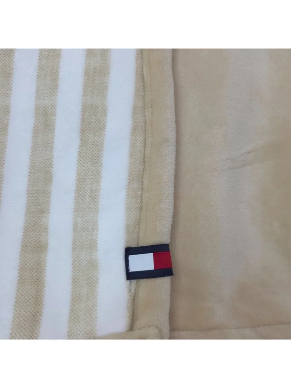 Tommy Hilfiger Reversible Lush Throw 50
